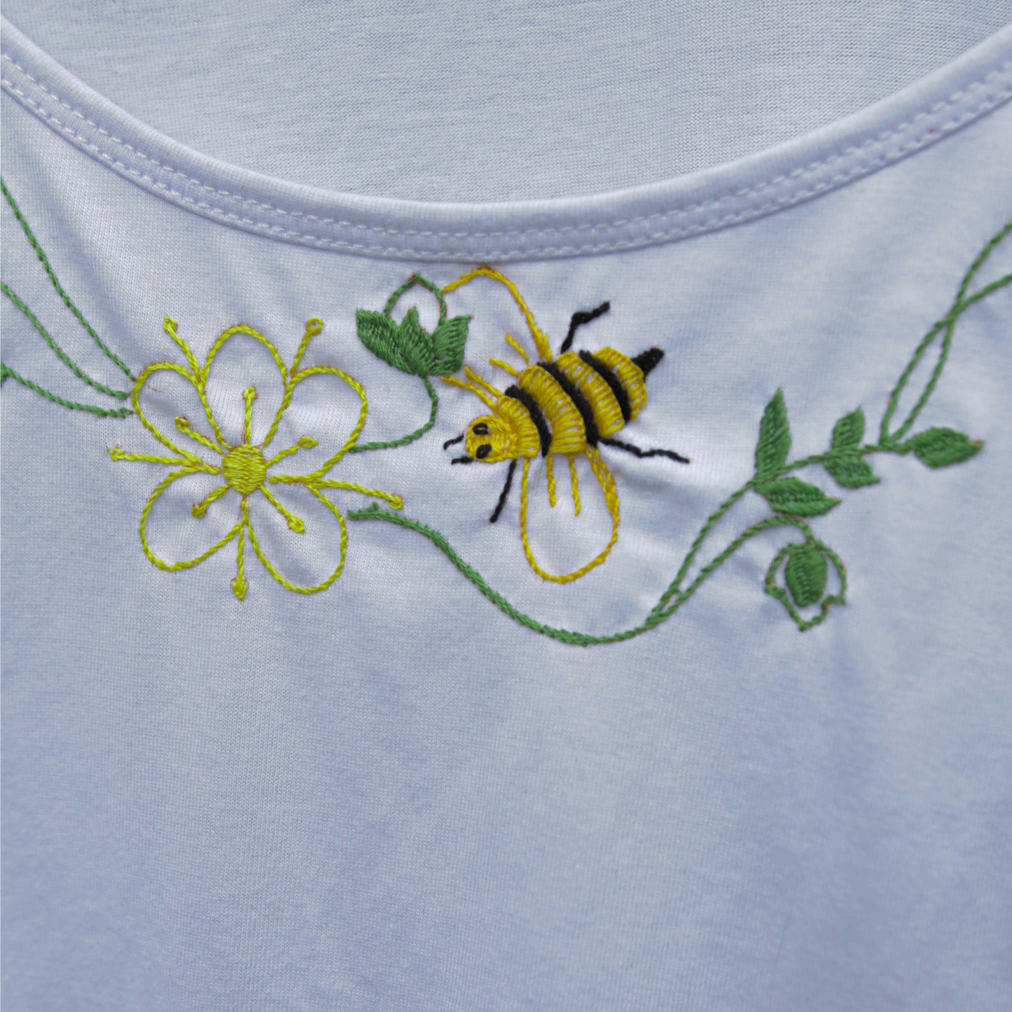ABEJAS T-shirt white | hand embroidered