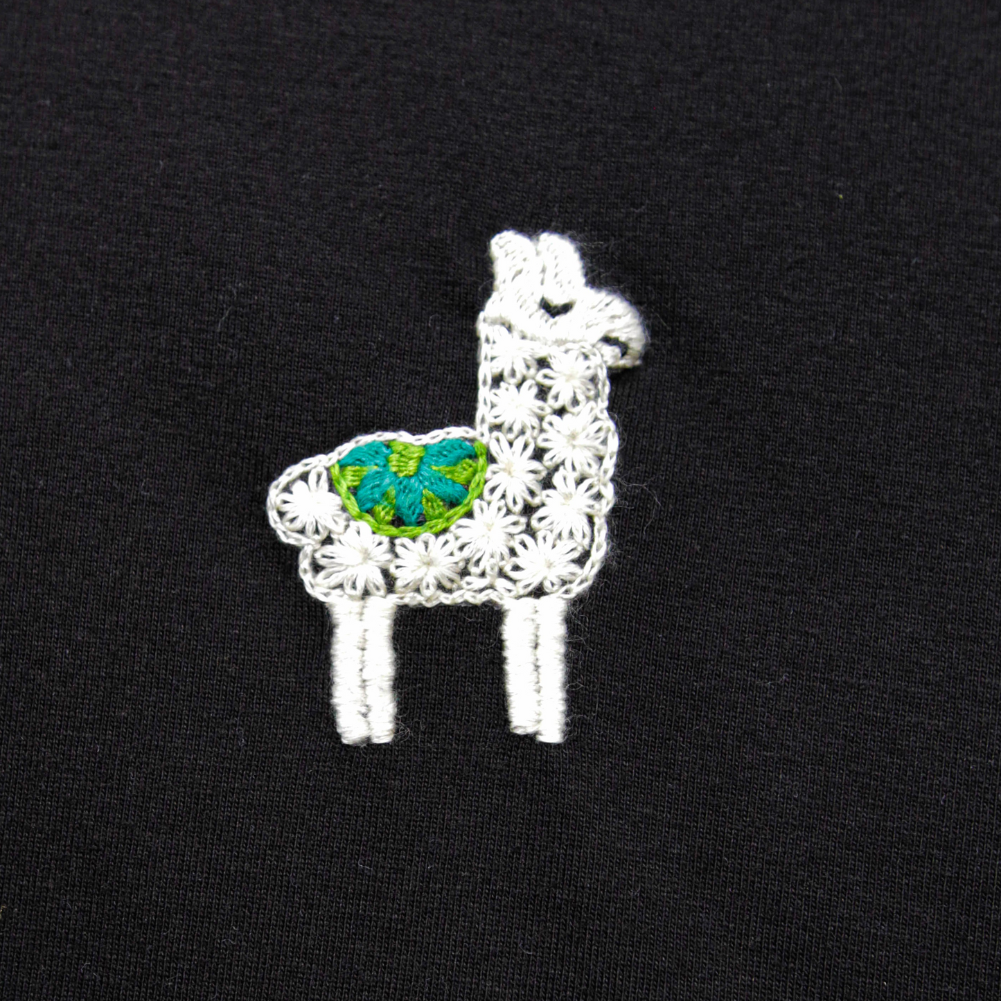 LLAMA T-shirt black | woman | hand embroidered