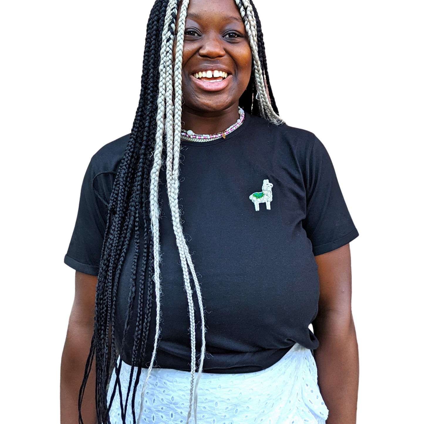 LLAMA T-shirt black | woman | hand embroidered